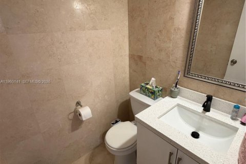 Condominio en venta en Hallandale Beach, Florida, 2 dormitorios, 94.76 m2 № 2031528 - foto 11