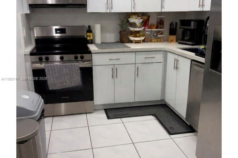 Condominio en venta en Hallandale Beach, Florida, 2 dormitorios, 94.76 m2 № 2031528 - foto 10