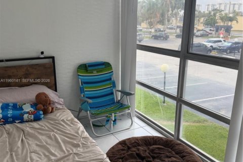 Condominio en venta en Hallandale Beach, Florida, 2 dormitorios, 94.76 m2 № 2031528 - foto 15