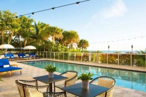 Condominio en venta en Sunny Isles Beach, Florida, 1 dormitorio, 62.43 m2 № 1861479 - foto 16