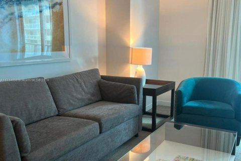 Condominio en venta en Sunny Isles Beach, Florida, 1 dormitorio, 62.43 m2 № 1861479 - foto 5