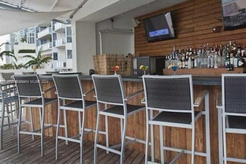 Condominio en venta en Sunny Isles Beach, Florida, 1 dormitorio, 62.43 m2 № 1861479 - foto 14