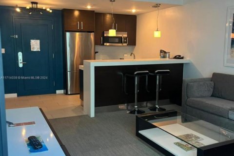 Condominio en venta en Sunny Isles Beach, Florida, 1 dormitorio, 62.43 m2 № 1861479 - foto 13