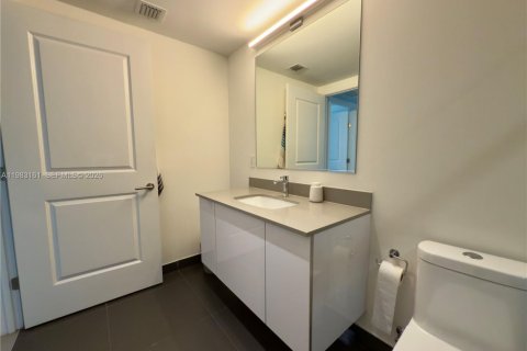 Снять в аренду кондоминиум в Майами, Флорида 2 спальни, 81.75м2, № 2048530 - фото 11