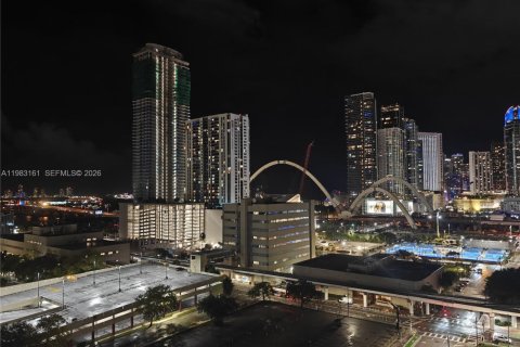 Снять в аренду кондоминиум в Майами, Флорида 2 спальни, 81.75м2, № 2048530 - фото 24