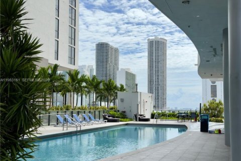 Снять в аренду кондоминиум в Майами, Флорида 2 спальни, 81.75м2, № 2048530 - фото 29