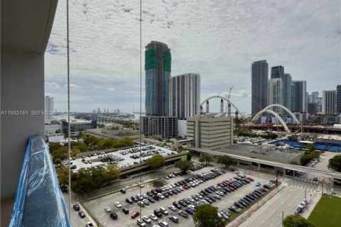 Снять в аренду кондоминиум в Майами, Флорида 2 спальни, 81.75м2, № 2048530 - фото 19