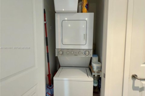 Снять в аренду кондоминиум в Майами, Флорида 2 спальни, 81.75м2, № 2048530 - фото 18