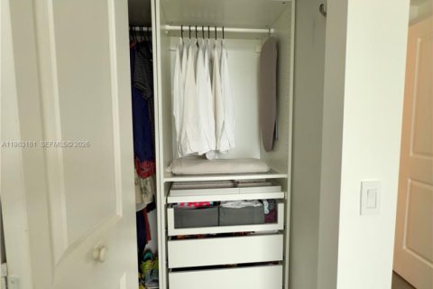 Снять в аренду кондоминиум в Майами, Флорида 2 спальни, 81.75м2, № 2048530 - фото 12