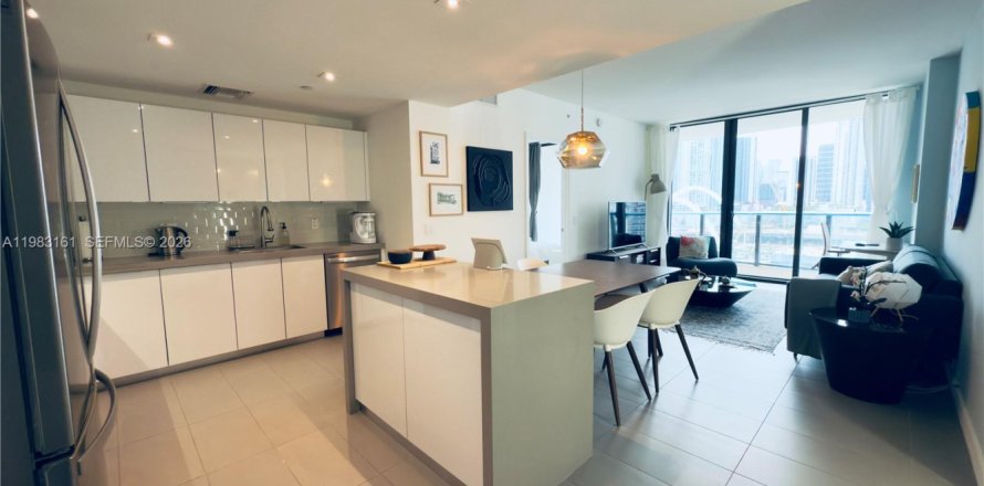 Кондоминиум с 2 спальнями в Майами, Флорида № 2048530