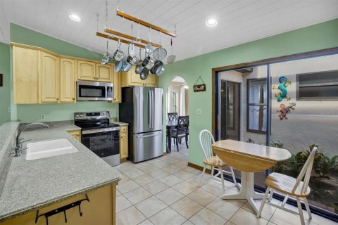 House in Lake Wales, Florida 2 bedrooms, 136.38 sq.m. № 2419617 - photo 12