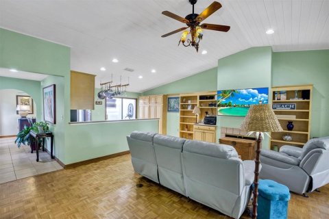 House in Lake Wales, Florida 2 bedrooms, 136.38 sq.m. № 2419617 - photo 10