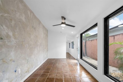 Propiedad comercial en alquiler en Miami, Florida, 1 dormitorio, 103.86 m2 № 2066110 - foto 7