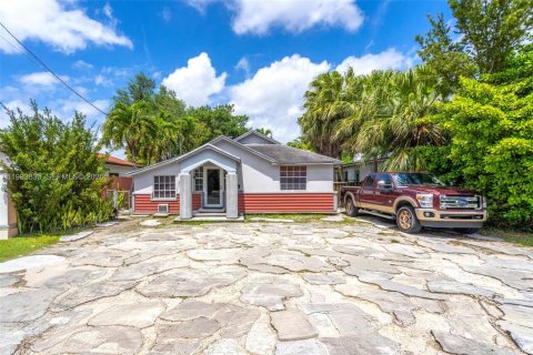 Propiedad comercial en Miami, Florida 1 dormitorio, 103.86 m2 № 2066110