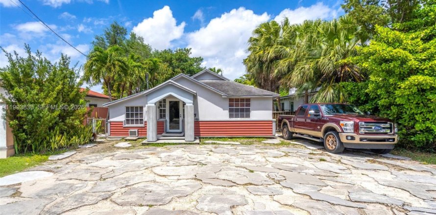 Propiedad comercial en Miami, Florida 1 dormitorio, 103.86 m2 № 2066110