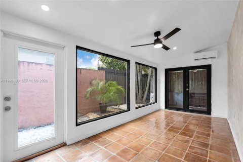 Propiedad comercial en alquiler en Miami, Florida, 1 dormitorio, 103.86 m2 № 2066110 - foto 6