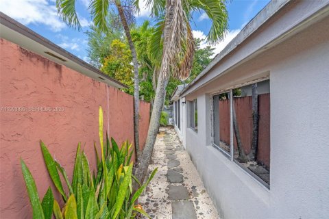 Propiedad comercial en alquiler en Miami, Florida, 1 dormitorio, 103.86 m2 № 2066110 - foto 4