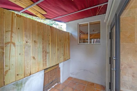 Propiedad comercial en alquiler en Miami, Florida, 1 dormitorio, 103.86 m2 № 2066110 - foto 15