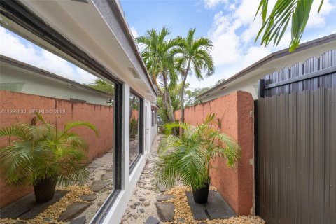 Propiedad comercial en alquiler en Miami, Florida, 1 dormitorio, 103.86 m2 № 2066110 - foto 14