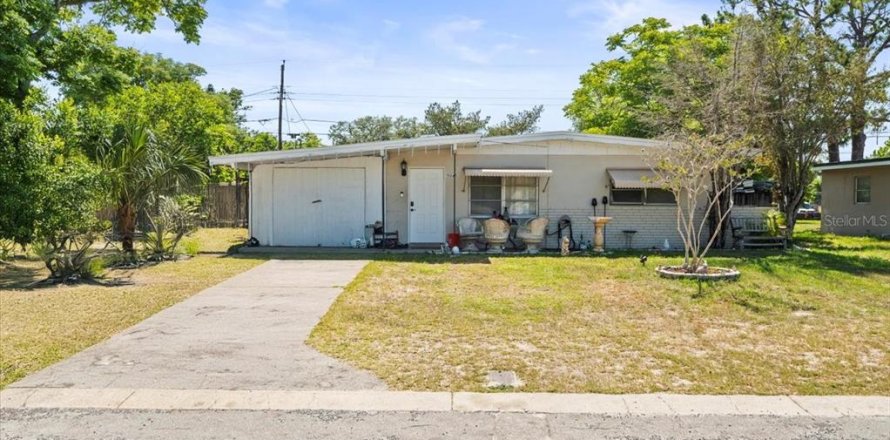 House in New Port Richey, Florida 2 bedrooms, 69.12 sq.m. № 1757917
