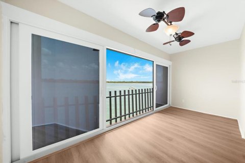 Condo in Clearwater, Florida, 2 bedrooms № 2349941 - photo 4