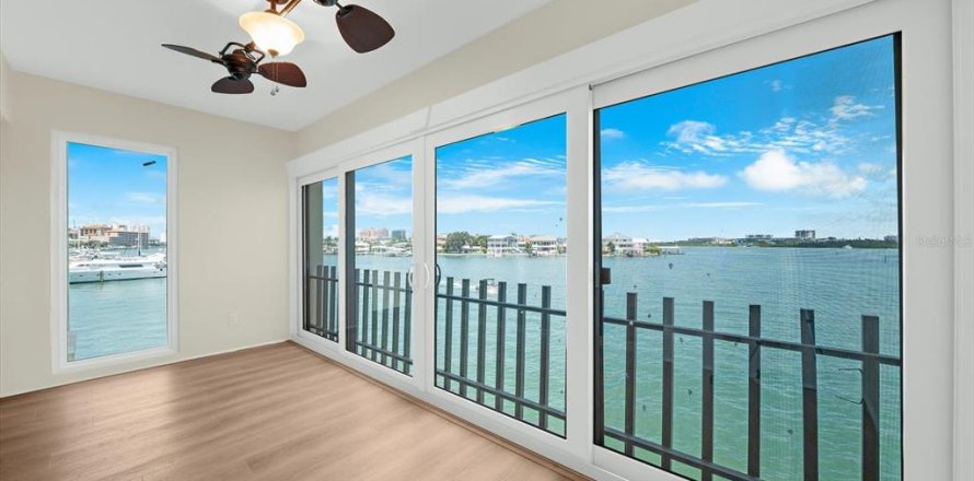 Condo in Clearwater, Florida, 2 bedrooms № 2349941