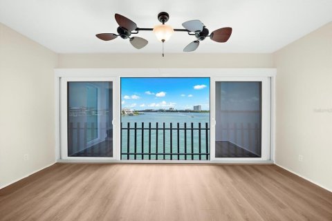 Condo in Clearwater, Florida, 2 bedrooms № 2349941 - photo 3