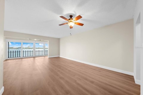 Condo in Clearwater, Florida, 2 bedrooms № 2349941 - photo 5