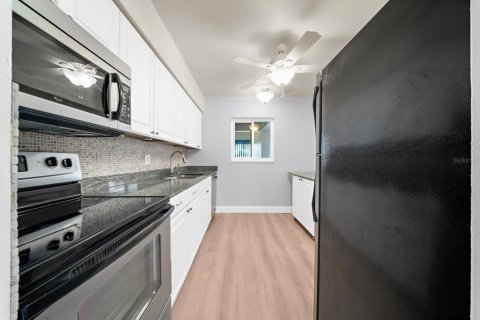 Condo in Clearwater, Florida, 2 bedrooms № 2349941 - photo 6