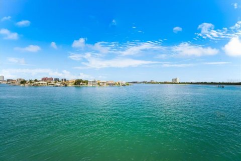 Condo in Clearwater, Florida, 2 bedrooms № 2349941 - photo 25