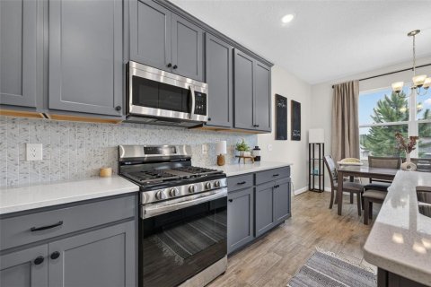 House in Mount Dora, Florida 4 bedrooms, 221.11 sq.m. № 2222566 - photo 23
