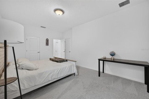 House in Mount Dora, Florida 4 bedrooms, 221.11 sq.m. № 2222566 - photo 25