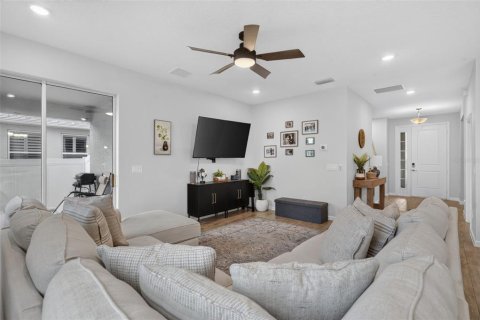 House in Mount Dora, Florida 4 bedrooms, 221.11 sq.m. № 2222566 - photo 10