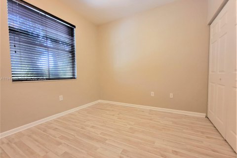 Condo in Miramar, Florida, 3 bedrooms  № 2003711 - photo 16