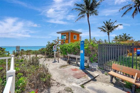 Condo in Hallandale Beach, Florida, 2 bedrooms  № 1865254 - photo 29