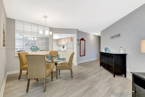 Condo in Hallandale Beach, Florida, 2 bedrooms  № 1865254 - photo 8