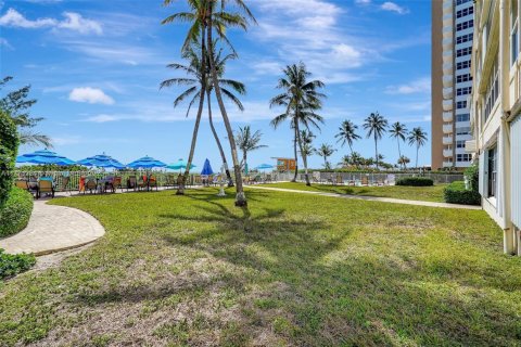 Condo in Hallandale Beach, Florida, 2 bedrooms  № 1865254 - photo 25