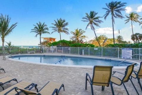Condo in Hallandale Beach, Florida, 2 bedrooms  № 1865254 - photo 1