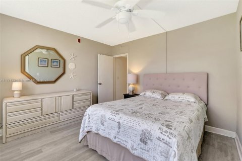 Condo in Hallandale Beach, Florida, 2 bedrooms  № 1865254 - photo 16