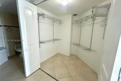 Condo in Aventura, Florida, 2 bedrooms  № 2052866 - photo 24