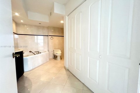 Condo in Aventura, Florida, 2 bedrooms  № 2052866 - photo 23
