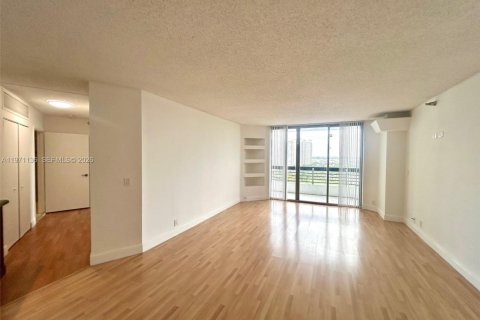 Condo in Aventura, Florida, 2 bedrooms  № 2052866 - photo 17