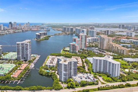 Condo in Aventura, Florida, 2 bedrooms  № 2052866