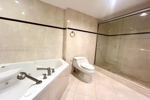 Condo in Aventura, Florida, 2 bedrooms  № 2052866 - photo 25