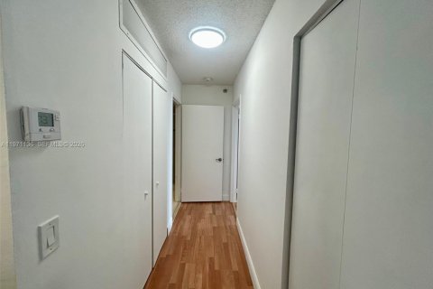 Condo in Aventura, Florida, 2 bedrooms  № 2052866 - photo 11