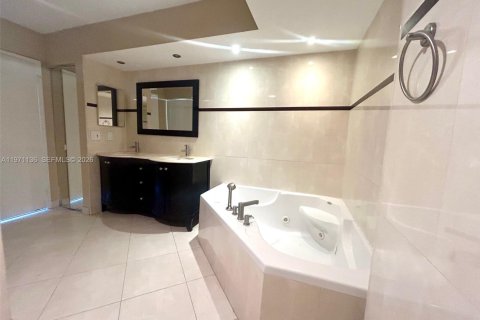 Condo in Aventura, Florida, 2 bedrooms  № 2052866 - photo 28