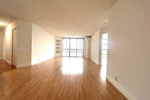 Condo in Aventura, Florida, 2 bedrooms  № 2052866 - photo 16