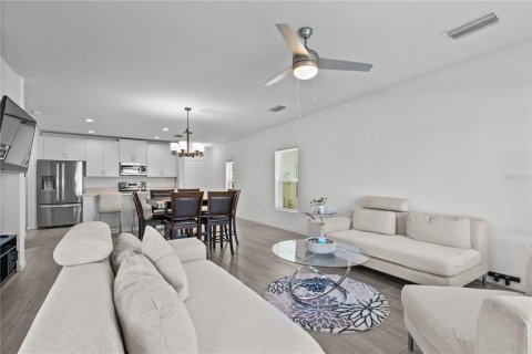 Touwnhouse à vendre à Kissimmee, Floride: 3 chambres, 178.19 m2 № 2304931 - photo 11