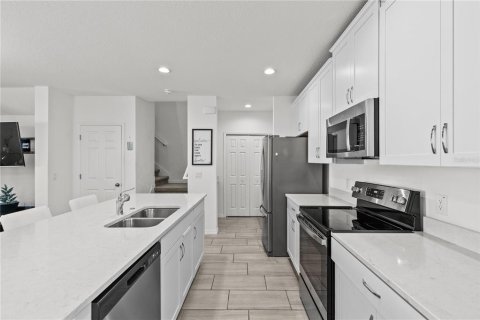 Touwnhouse à vendre à Kissimmee, Floride: 3 chambres, 178.19 m2 № 2304931 - photo 2
