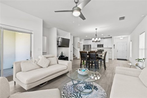 Touwnhouse à vendre à Kissimmee, Floride: 3 chambres, 178.19 m2 № 2304931 - photo 10
